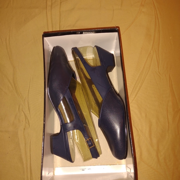 Women's  Addition Shoes - Picture 3 of 9